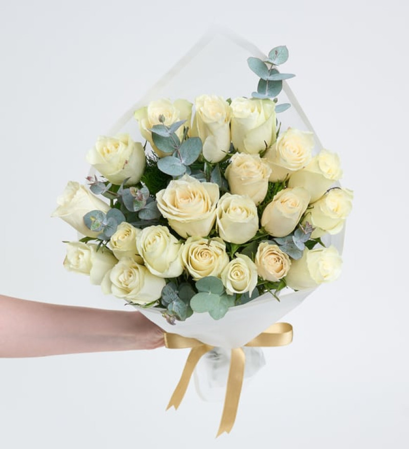 Beyaz Buket Kağıdında 20'li Beyaz Gül Buketi