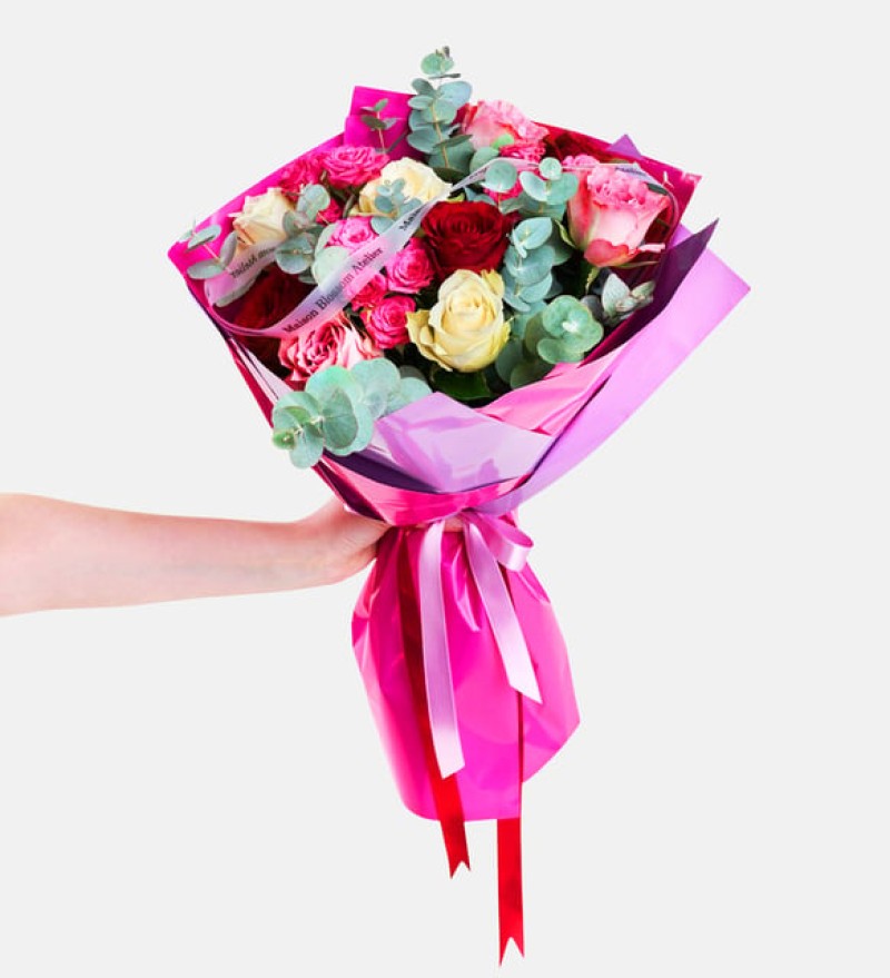 Lila Pembe Bukette Pembe Kırmızı ve Beyaz Güller